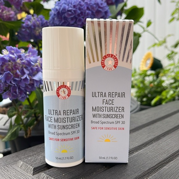 First Aid Beauty - Ultra Repair Face Moisturizer with Sunscreen SPF 30 - Picture 1 of 12